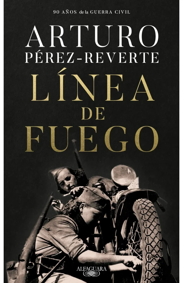 Portada de «Línea de fuego (edición conmemorativa por el 90º aniversario de la Guerra Civil)», de Arturo Pérez-Reverte