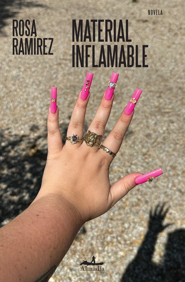 Portada de «Material Inflamable», de Rosa Ramírez