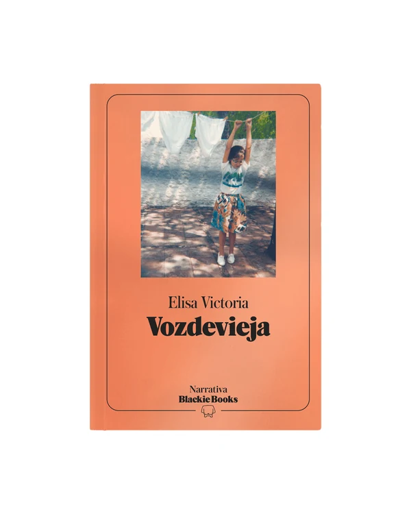 Portada de «Vozdevieja», de Elisa Victoria