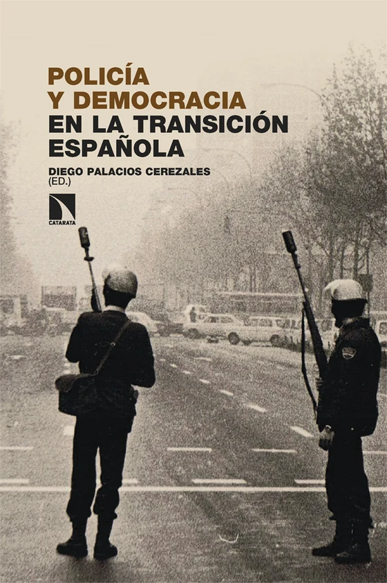Portada de «Policía y democracia en la transición española», de Diego Palacios Cerezales, Adrián Magaldi Fernández, Antonio Muñoz Sánchez, José Antonio Pérez Pérez, Julio Ponce Alberca, Oscar Jaime Jiménez, Sandra Blasco Lisa, Sergio Vaquero Martínez, Víctor Aparicio Rodríguez, Víctor Fernández Soriano, Virginie Philippe